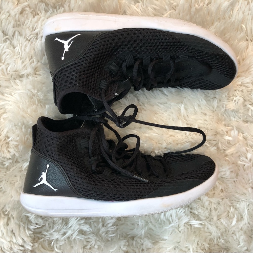 Men’s Jordan Reveal size 9.5